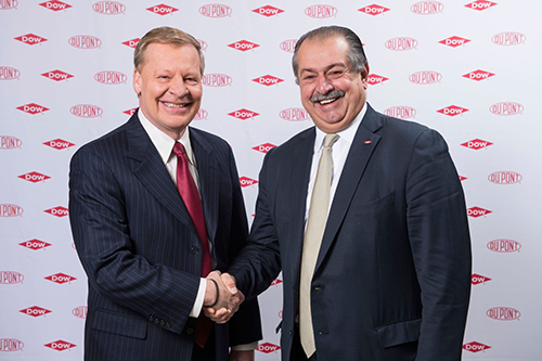  DuPont CEO Edward Breen (left) and Dow CEO Andrew Liveris (right)